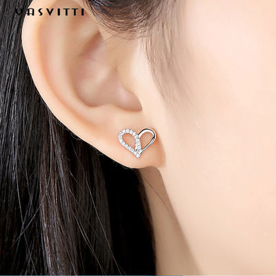 7.7x9.5mm 1.1g स्टर्लिंग सिल्वर हार्ट इयररिंग्स प्लेटिनम प्लेटेड सिल्वर ईयर ड्रॉप्स